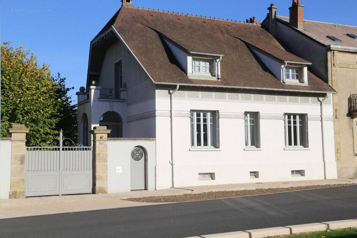 Photo 1 - Maison à AUTUN