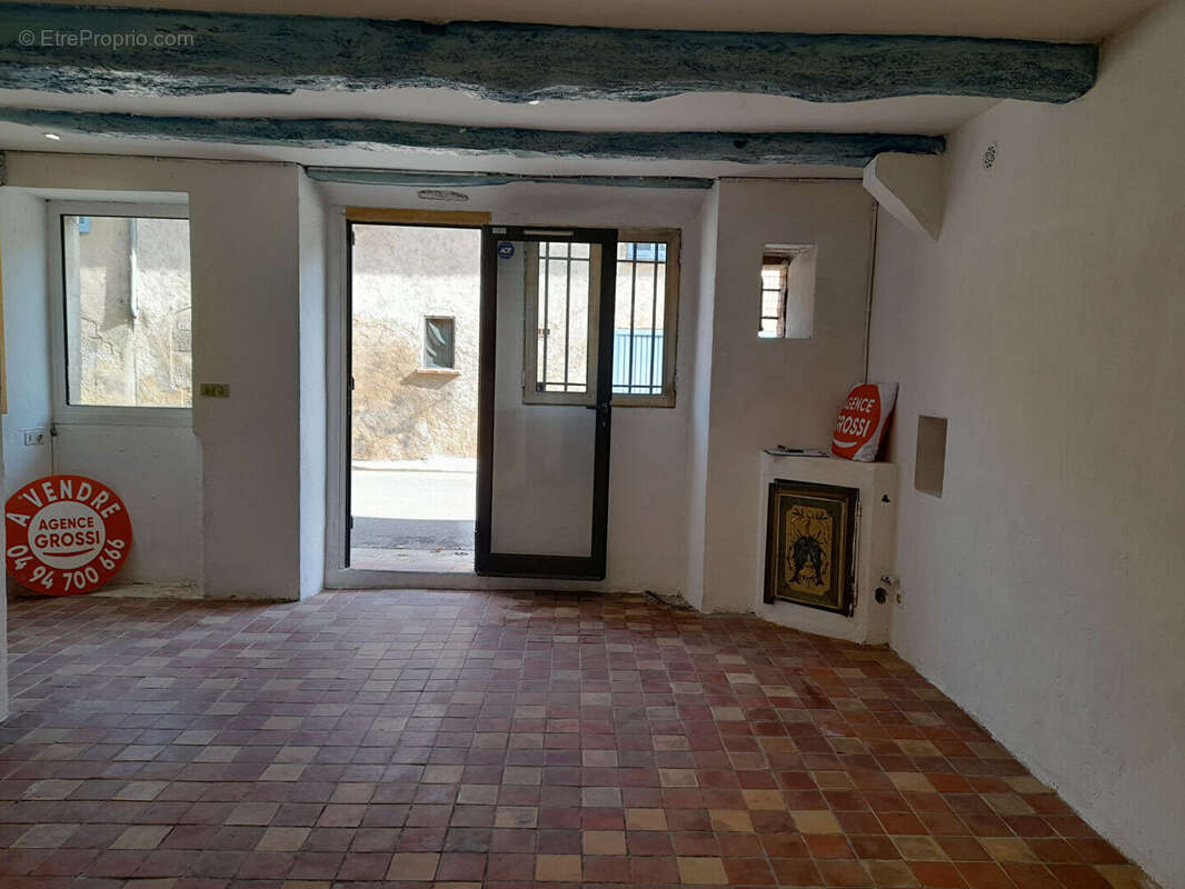 Maison à ENTRECASTEAUX