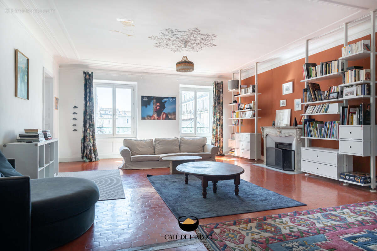 Appartement à MARSEILLE-1E