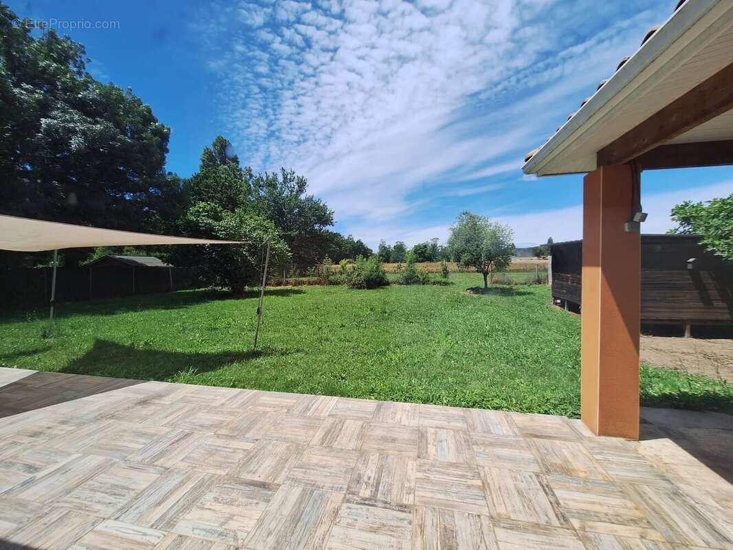 Maison recente avec garage et terrain - photo 2