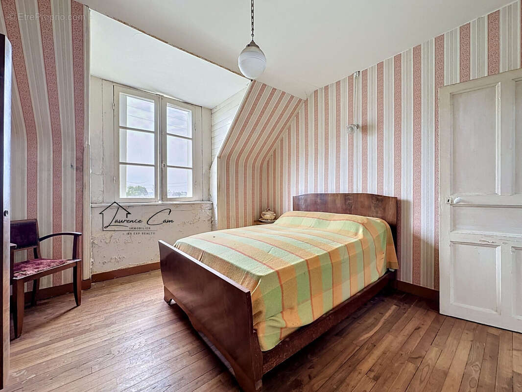 Chambre 2 - 12m2 - Maison à PLOUGUERNEAU