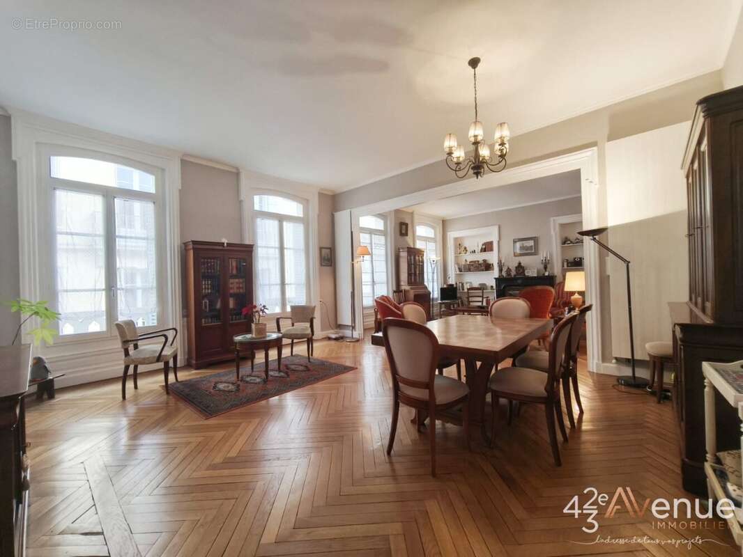 Appartement à SAINT-ETIENNE