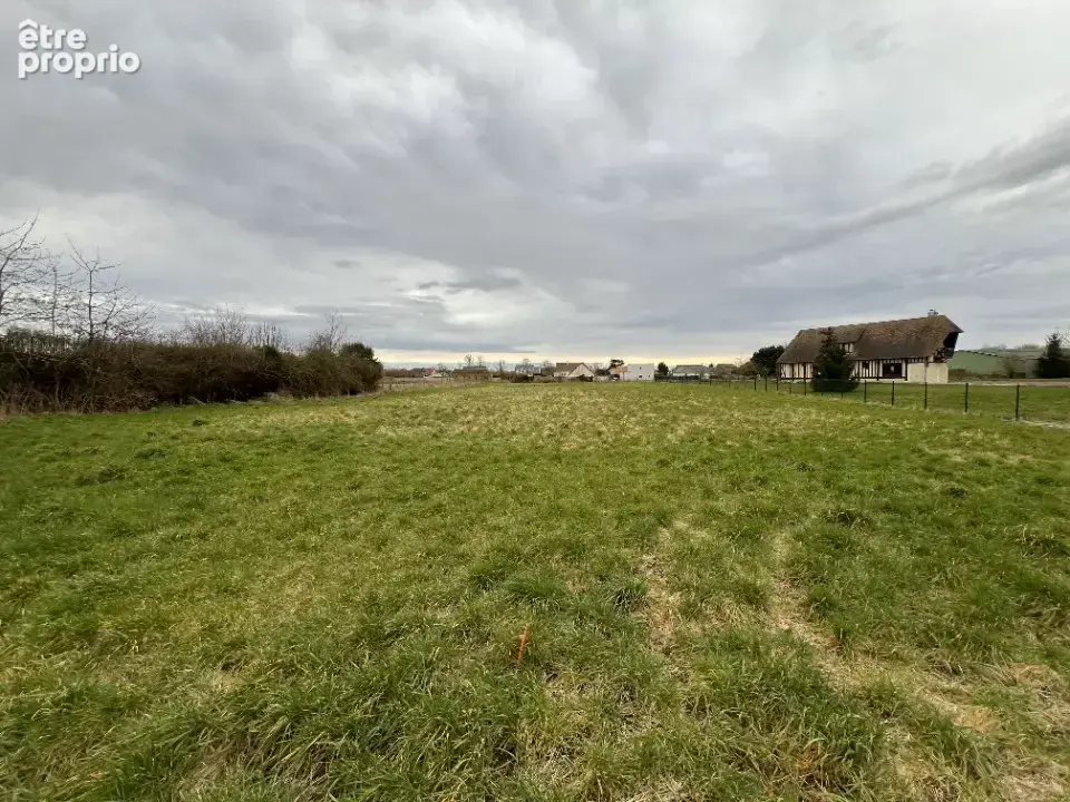 Terrain à LE FRESNE