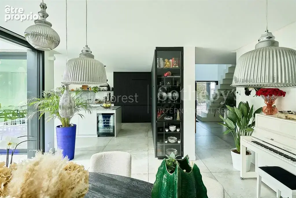 Mouvaux résidentiel , splendide maison cubique , 5 ch , bureau , garage sur 1344 m2 de terrain . - photo 3