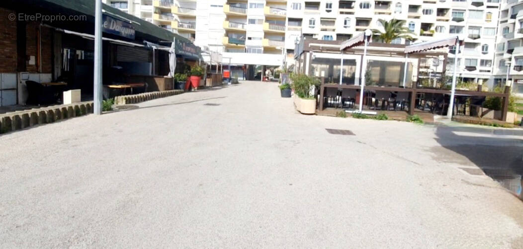 Commerce à LA GRANDE-MOTTE