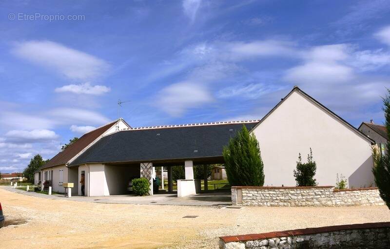 Appartement à LA CELLE-SAINT-AVANT