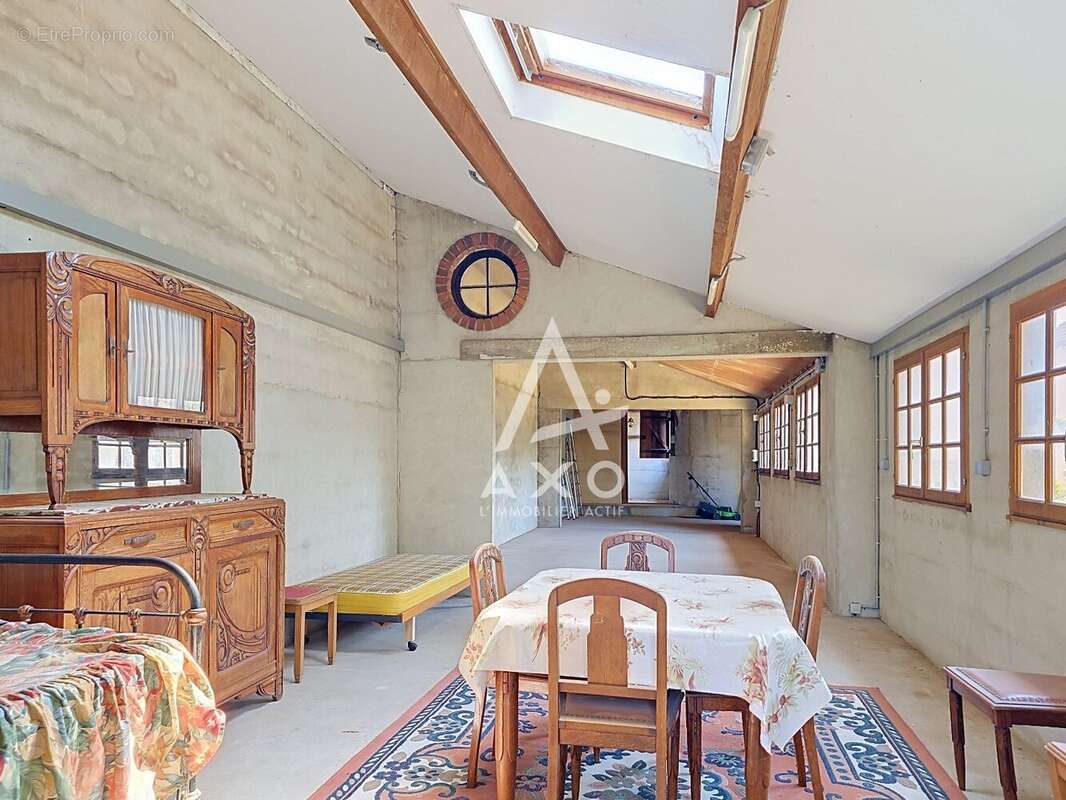 A Vendre à AMILLY  Maison de charme avec séjour cathédrale et dépendance de plus de 70 m² - photo 16