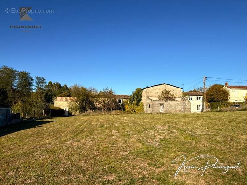 Terrain à LAMOTHE-MONTRAVEL