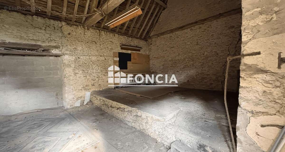 Charmante maison de caractère avec dépendances et grand jardin arboré - photo 9
