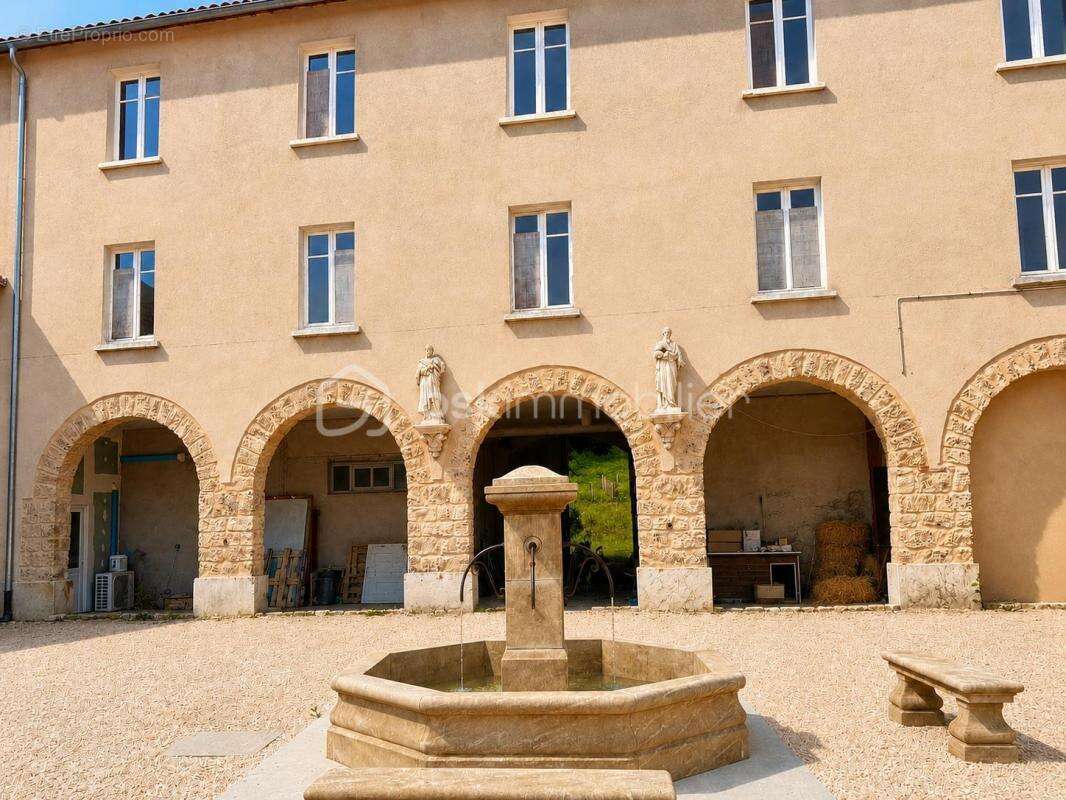 « Ancien Couvent du XIXᵉ siècle – 250 m² habitables – 17 870 m² de terrain – Chapelle et 2 000 m² de bâtis – Murinais » - photo 3