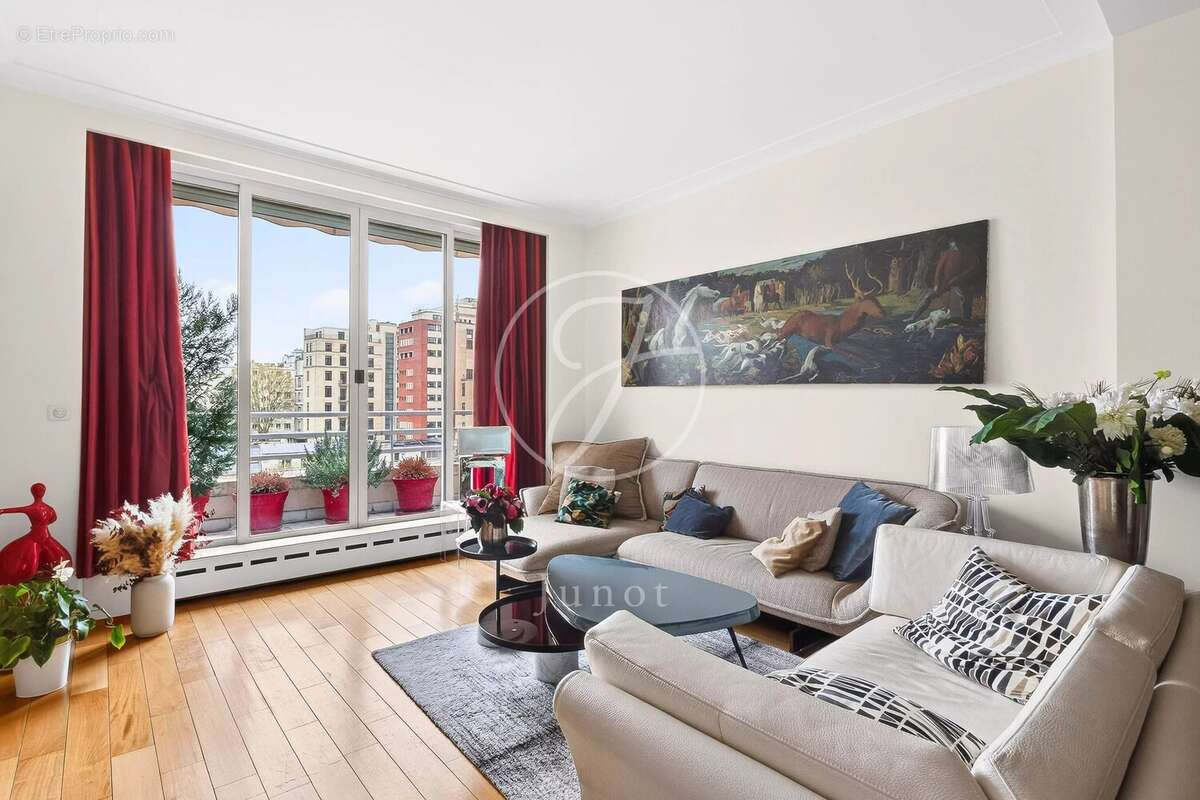 Appartement à PARIS-16E