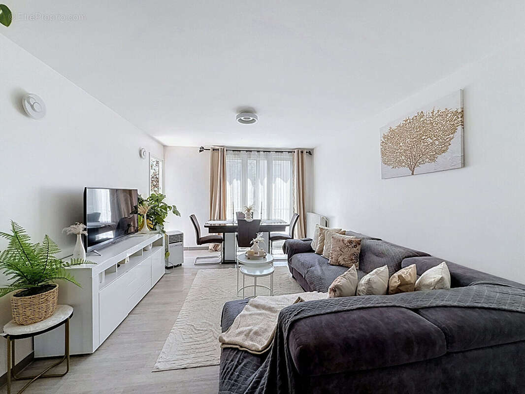 Montreuil, proche gare rer rosny, appartement 5 pièces avec balcons et cave. - photo 3