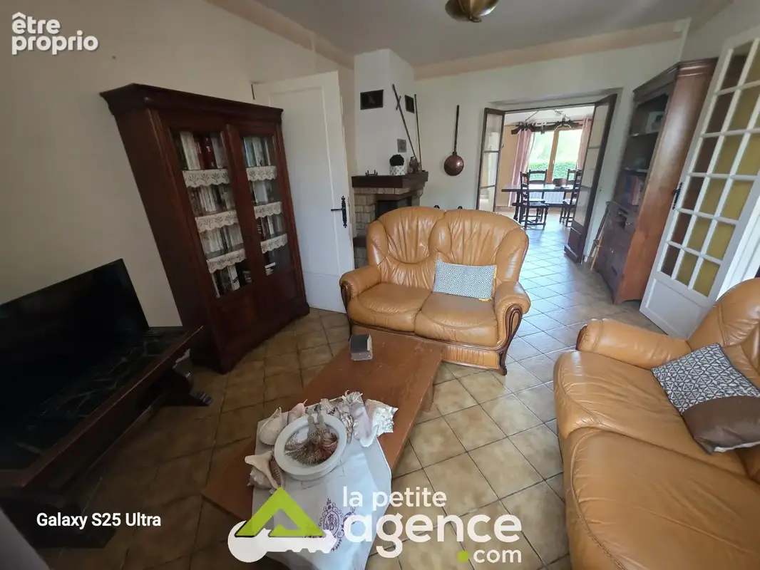 MEILLANT : Belle maison T4 édifiée sur 4129m2 de terrain clôturé et arboré avec deux garages - photo 2