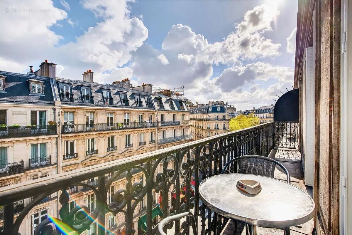 Appartement à PARIS-8E