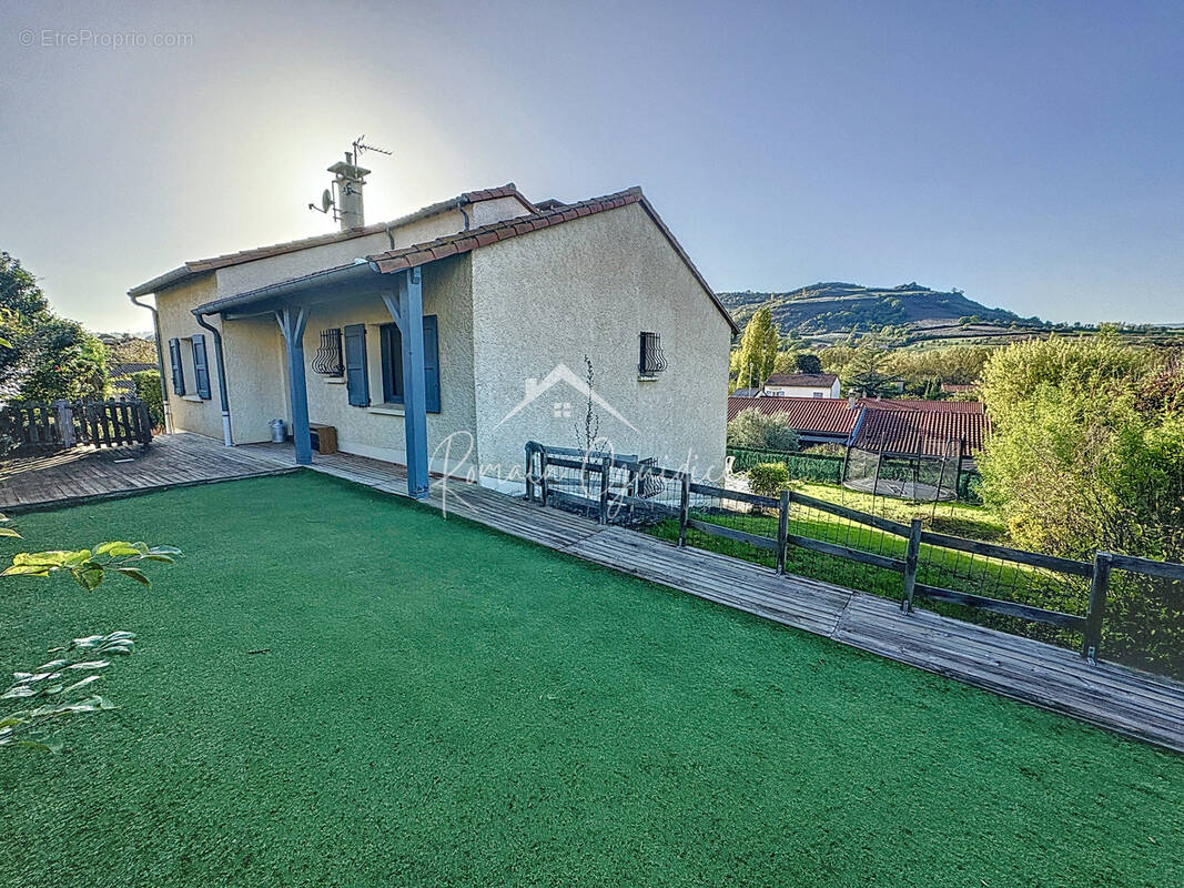 Maison à SAINT-GEORGES-DE-LUZENCON