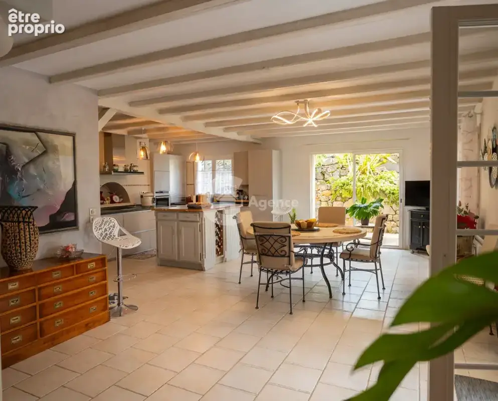 Superbe propriété indépendante de 205 m2 avec piscine sur un terrain de 3200 m2 - photo 3