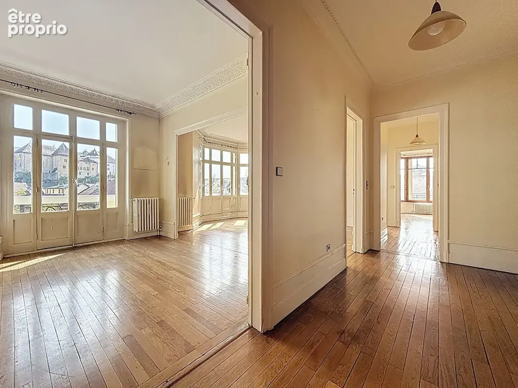 T4 de 93 m², vue magnifique sur le château! - photo 4