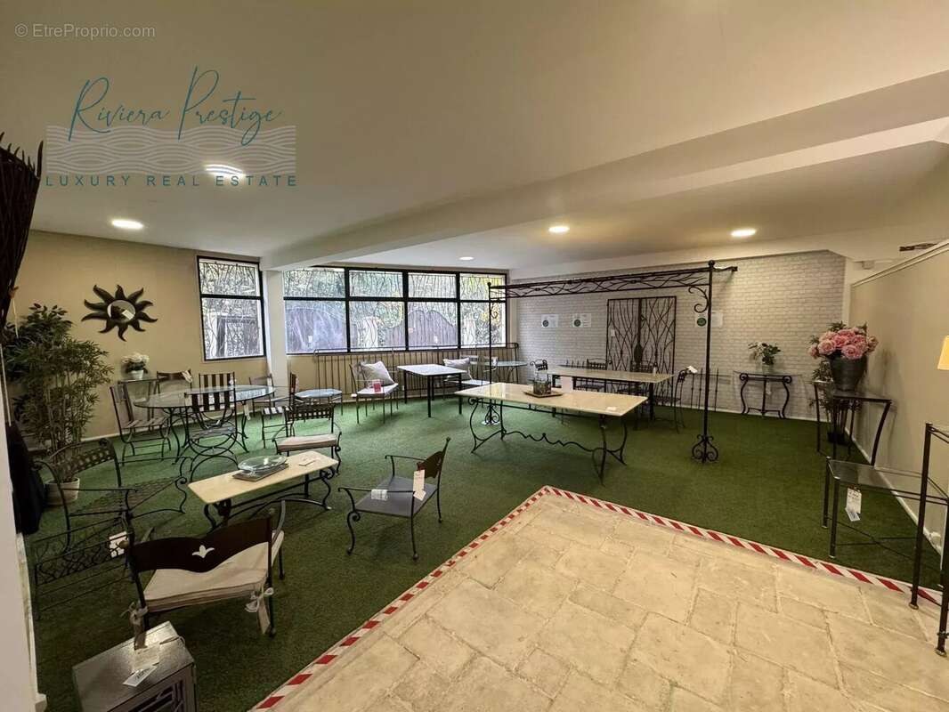 Commerce à MOUANS-SARTOUX