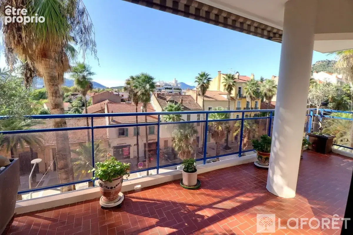 Hyères-Situation exceptionnelle-F4-103m²-Terrasse et Garage. - photo 1