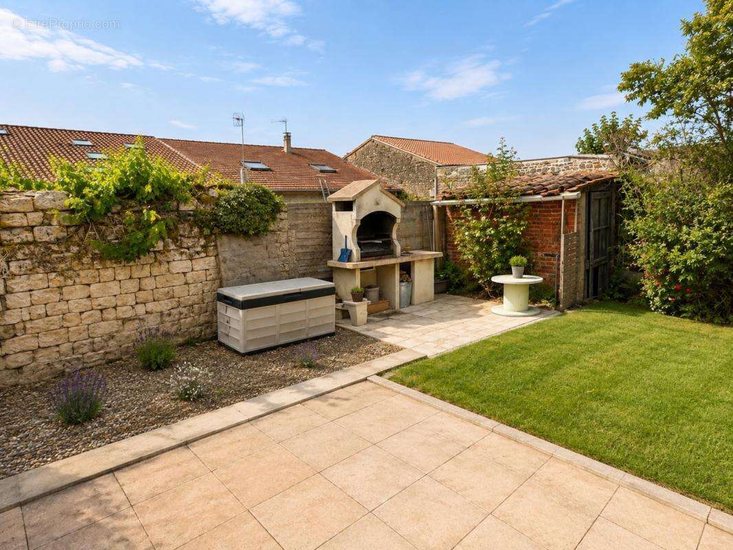 Belle maison de village, 4 chambres, terrasse, jardinet et grange - photo 2