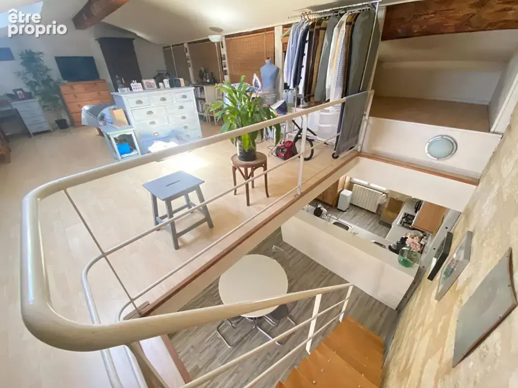 Grand appartement 2 chambres, 3 possibles, avec grande terrasse, grand entrepôt de 134m² qui peut être utilisé en grand garage e - photo 10