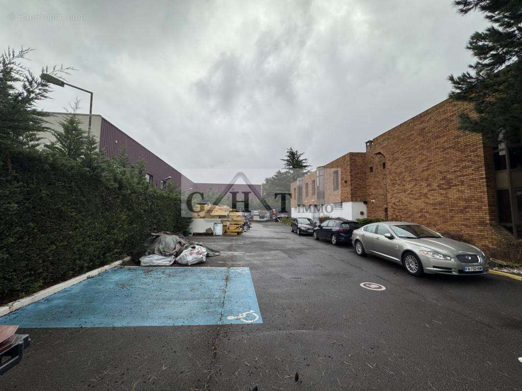 A Vendre Local d'activité 730m2 - photo 5