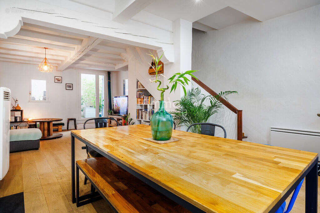 Maison à SIMIANE-COLLONGUE