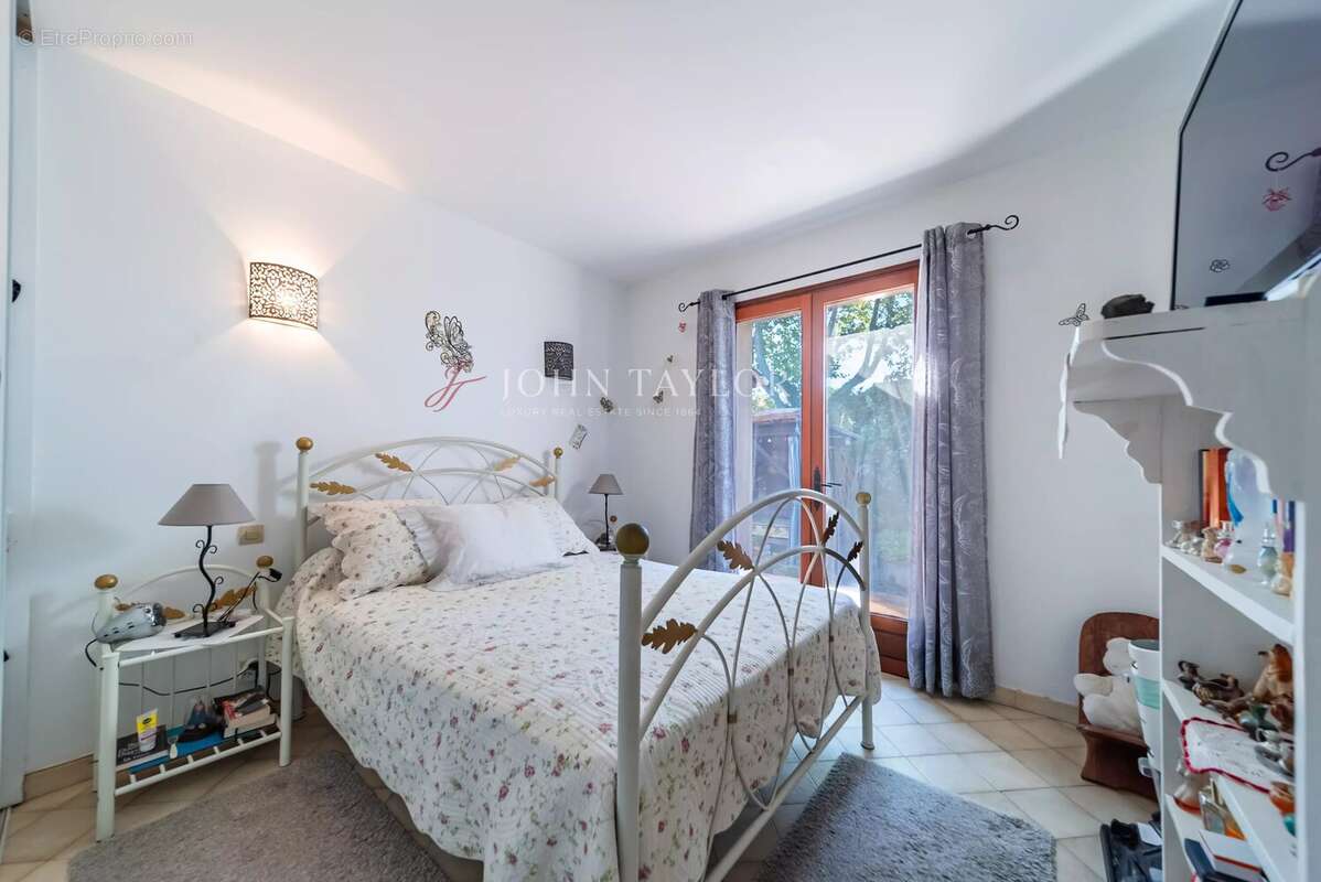 Les taillades — maison traditionnelle avec piscine et jardin - photo 10
