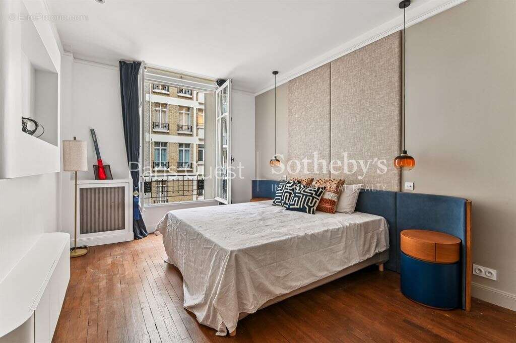 Appartement à PARIS-7E
