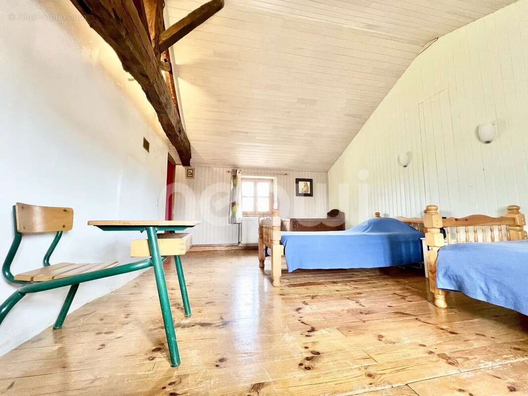 Maison à SAINT-CLEMENT-DE-REGNAT