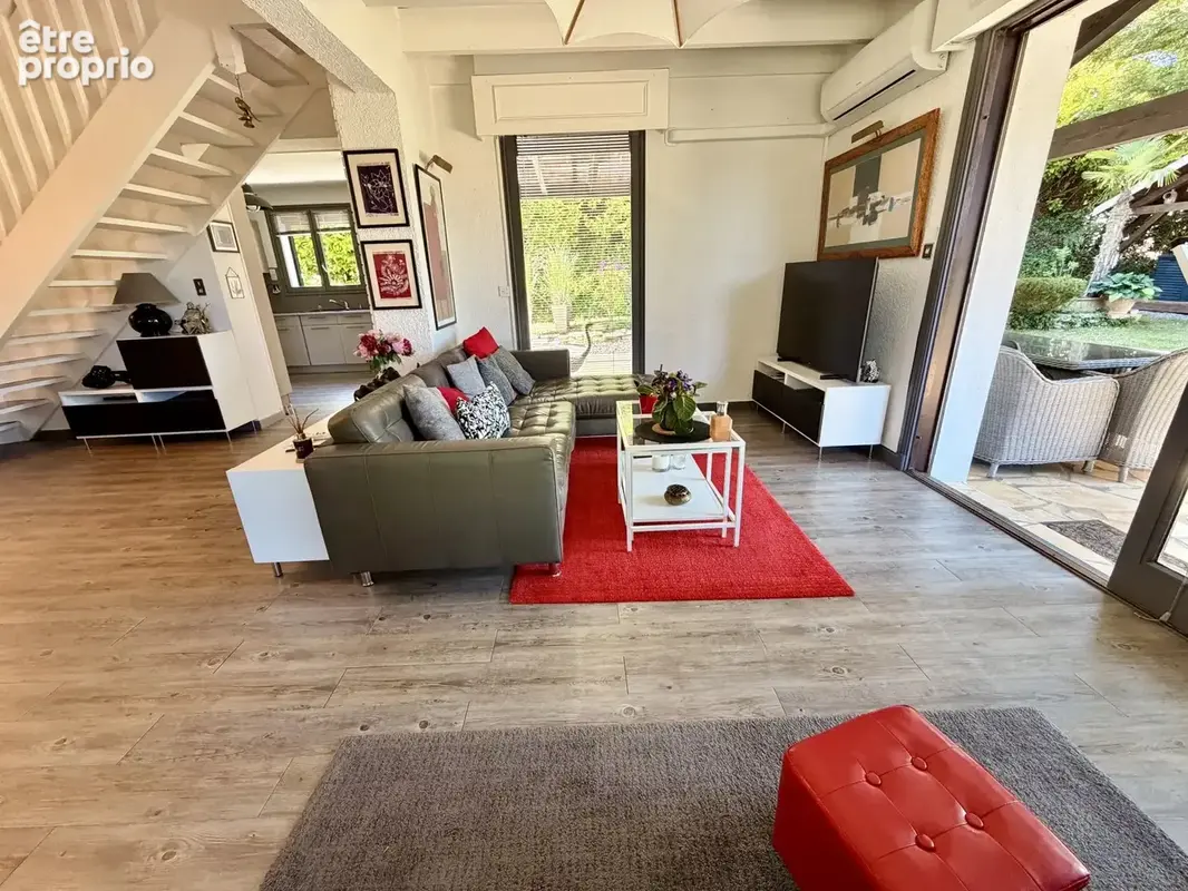 Contemporaine de 163 m² avec piscine sur 2195 m² de terrain - photo 9