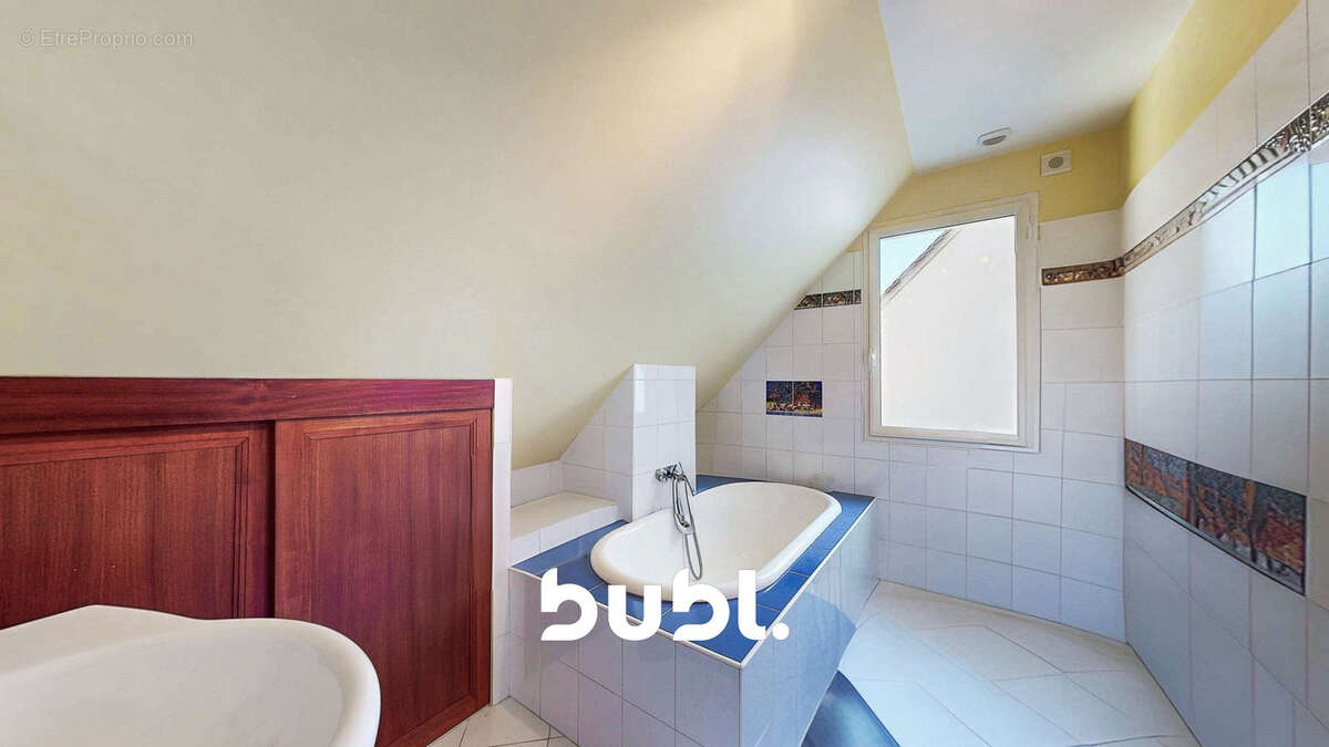 Propriété d’exception 470 m2 / terrain de 1 193 m2 avec piscine couverte chauffée - photo 14