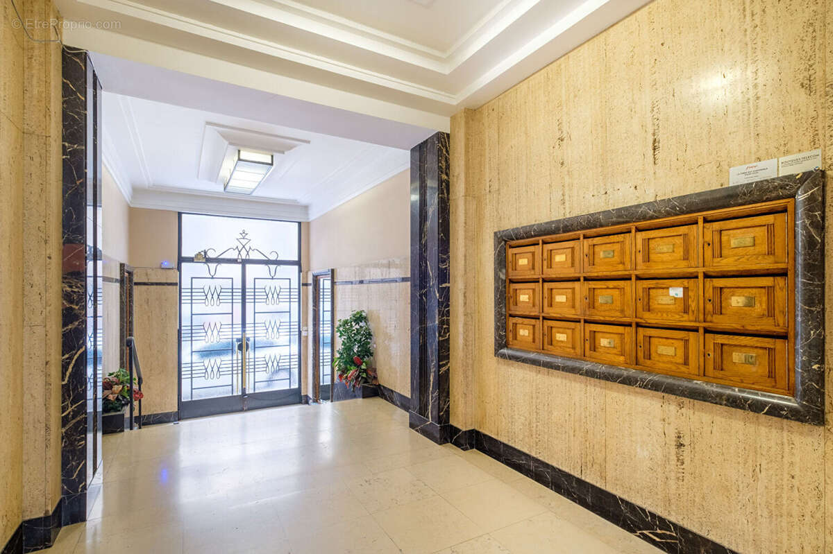 Vente appartement  1 pièce et cuisine - Lyon 6 Mairie - à rénover - photo 13
