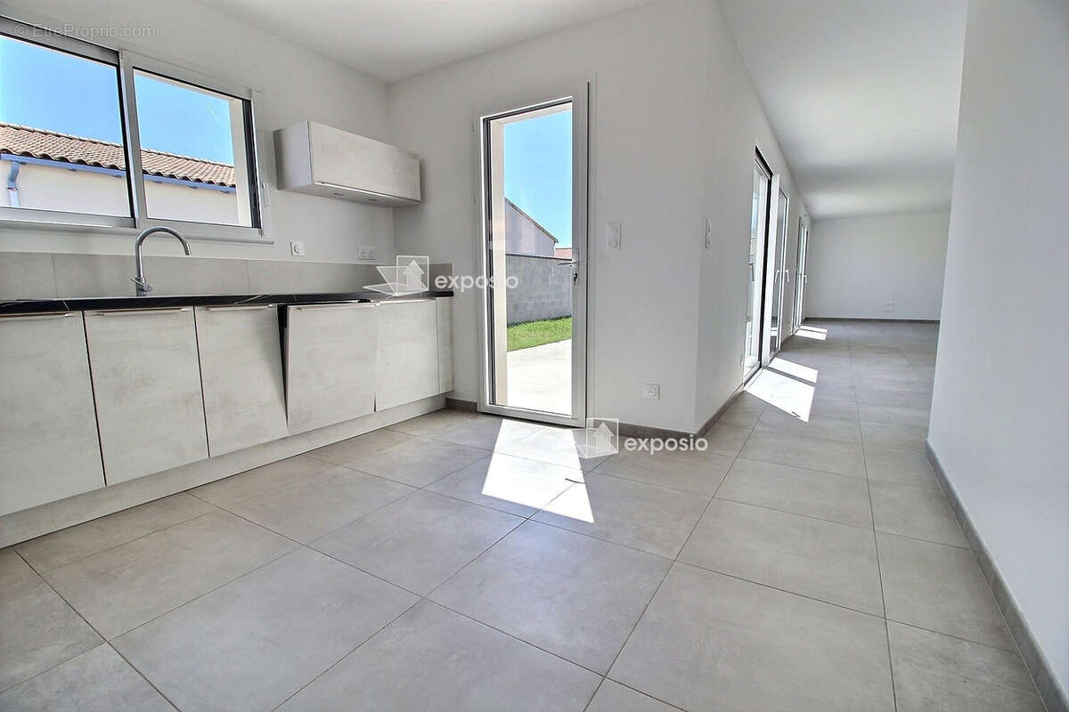 Maison Coulon 5 pièce(s) 124.93 m2, plain pied de 2024. - photo 3