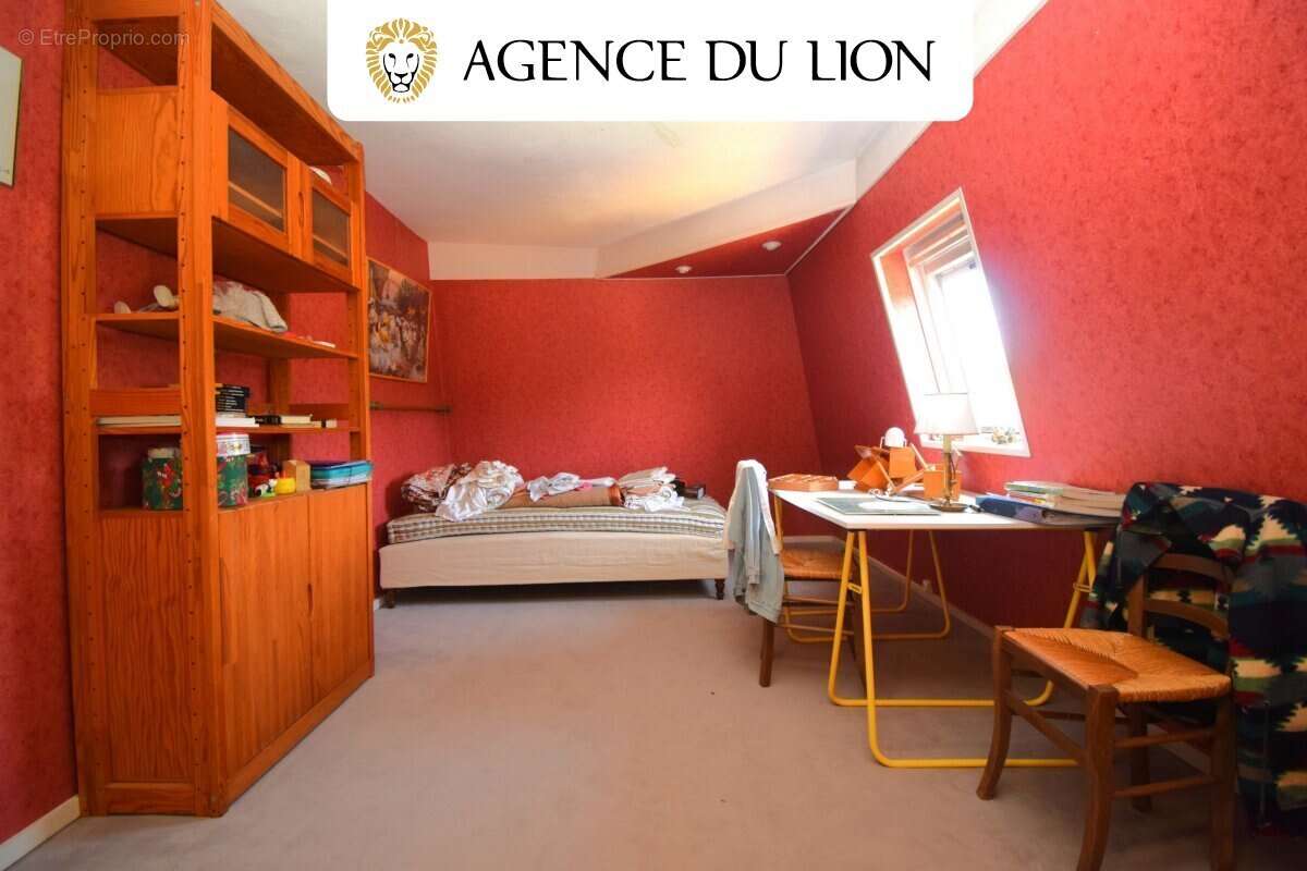 Maison à CHERISY