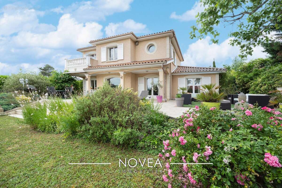 Maison à GREZIEU-LA-VARENNE