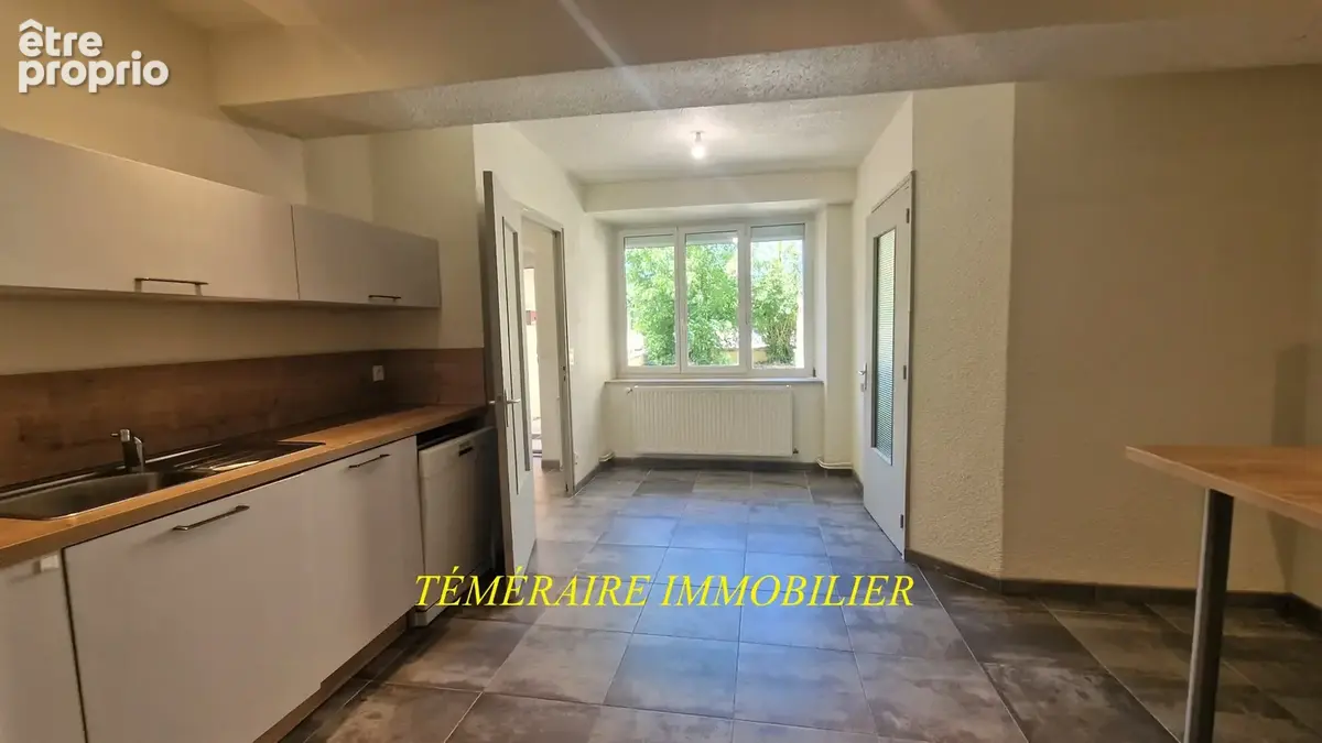 MONNET-LA-VILLE - Grand T4 en duplex de 165m2 - photo 6