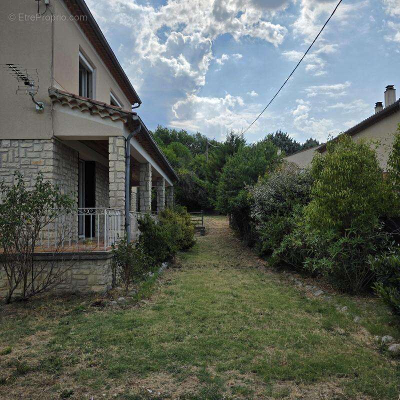 Spacieuse maison avec un joli terrain - photo 23