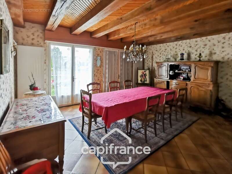 Maison à vendre 7 pièces BESSE SUR BRAYE (72)  -  terrain de 4035 m²  - - photo 11