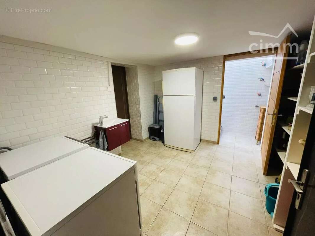 Maison individuelle rénovée avec jardin, vue dégagée et prestations de qualité - photo 20