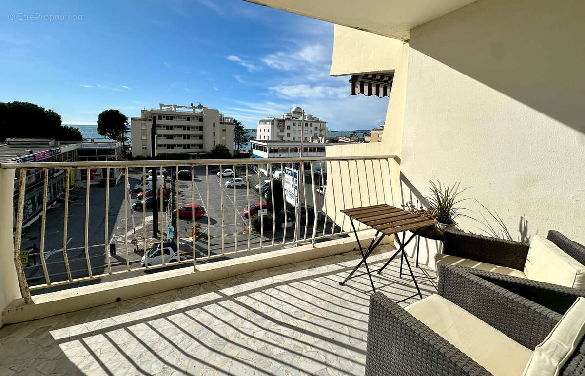 Appartement à SAINT-LAURENT-DU-VAR