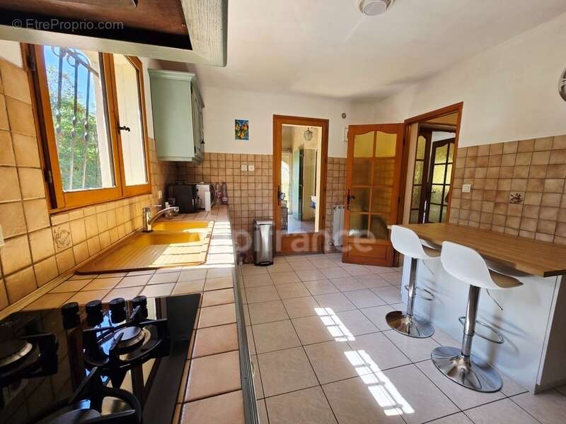 Maison à vendre 7 pièces LA CIOTAT (13) Garage, Terrain 1057 m2 - photo 8