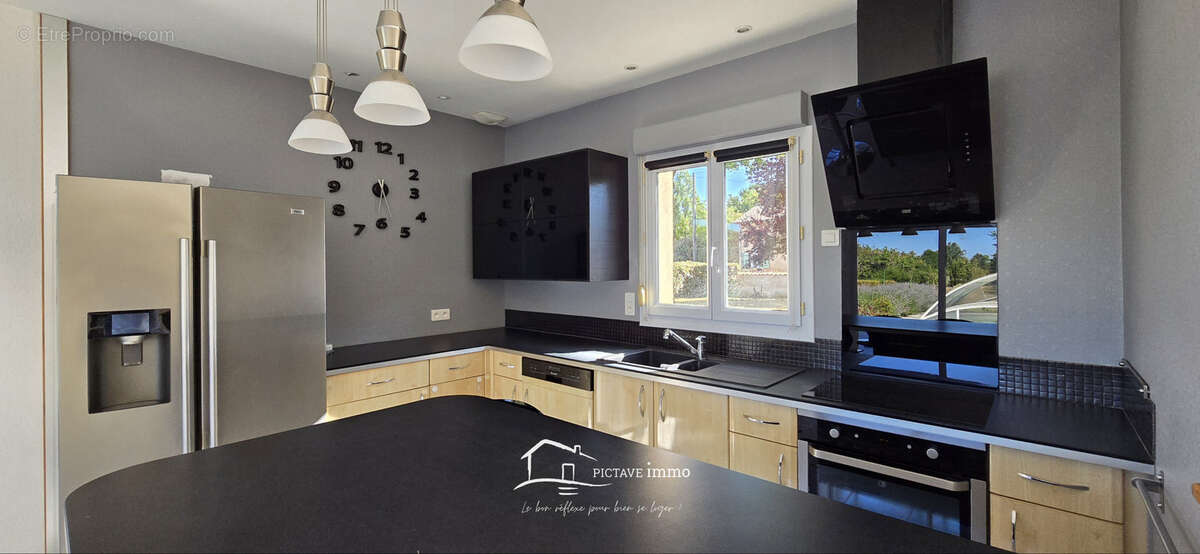 Pavillon plain-pied - double garage - Piscine - Terrain 1907m2 - photo 4