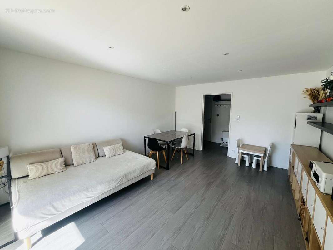 Appartement à SAINT-LAURENT-DU-VAR