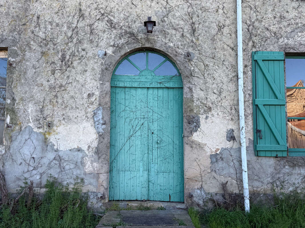 Maison à ARS-LES-FAVETS