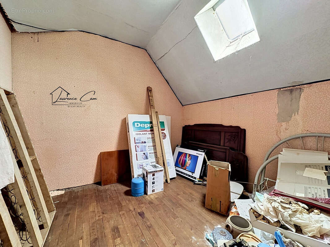 Chambre 3 - 9m2 - Maison à PLOUGUERNEAU