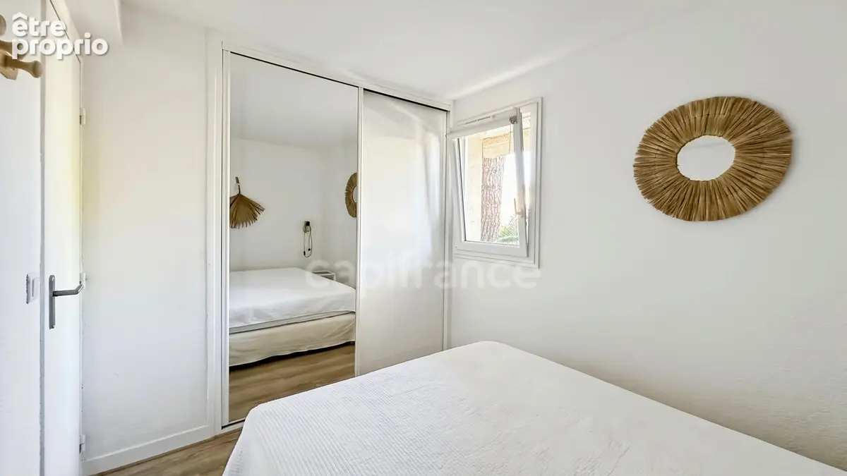 Pyrénées Orientales (66) - T2 meublé - Vue marina avec terrasse, parking et possibilité d’anneau pour bateau - Saint-Cyprien - photo 5