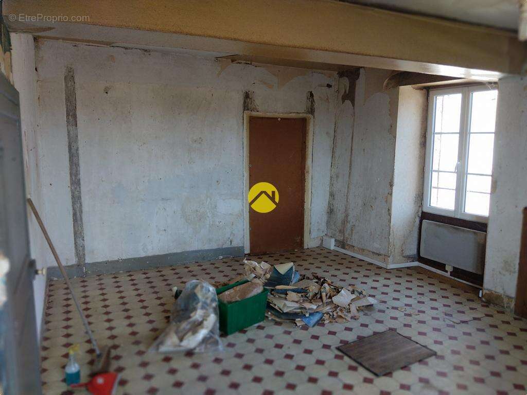 Maison à LURCY-LEVIS