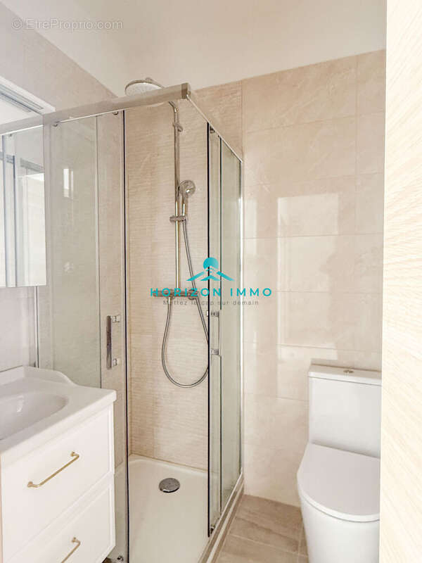 Appartement à SAINT-LAURENT-DU-VAR