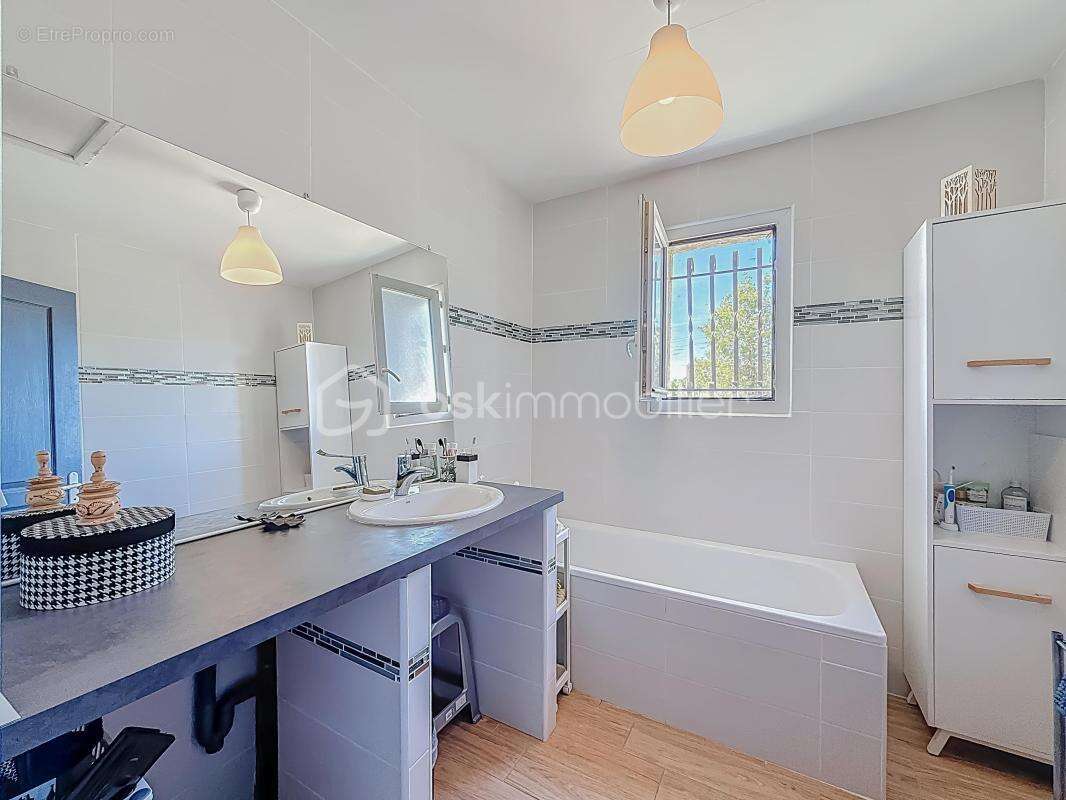 *** charmante maison t5 de plain-pied de 112m2 avec garage - lunel-viel *** - photo 14